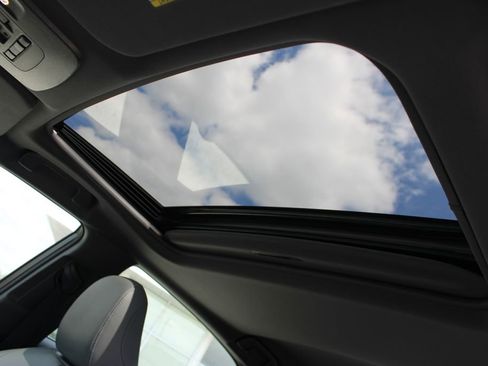 Used 2020 Toyota Avalon XLE w/ Moonroof Package FWD image 22