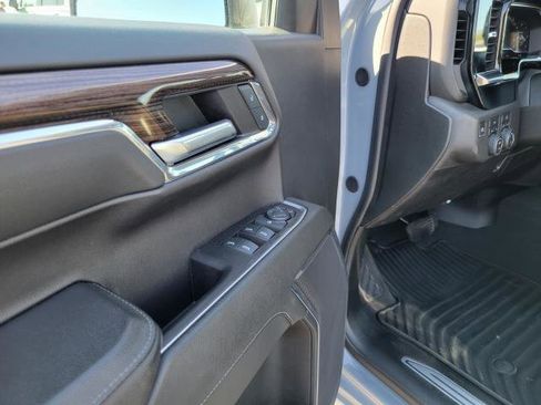 Used 2024 Chevrolet Silverado 1500 LT AWD/4WD image 7