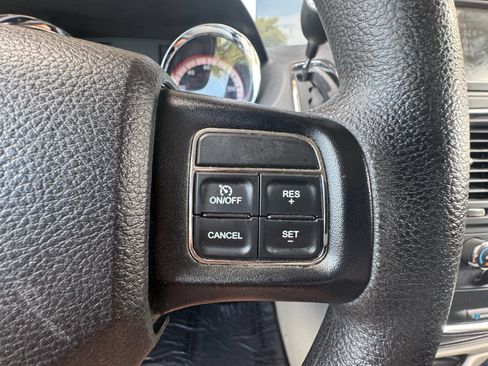 Used 2019 Dodge Grand Caravan SE w/ UConnect Hands-Free Group FWD image 19