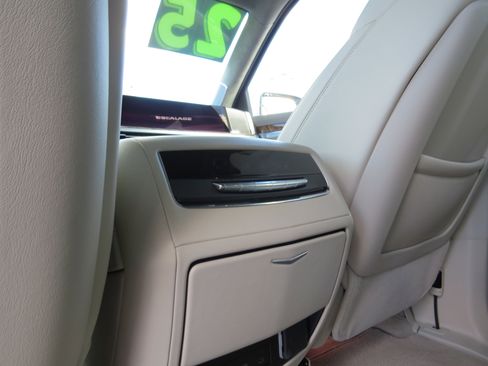 Certified 2025 Cadillac Escalade Premium Luxury Platinum image 17