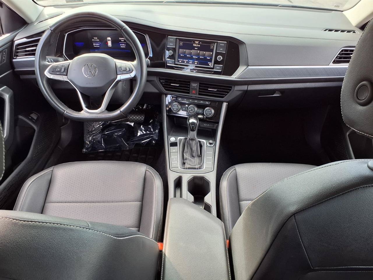 Used 2024 Volkswagen Jetta SE FWD image 10