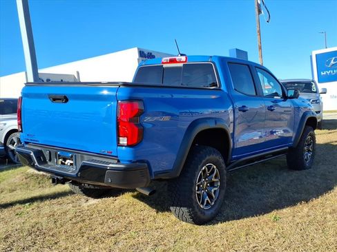 Used 2025 Chevrolet Colorado ZR2 w/ Technology Package image 3