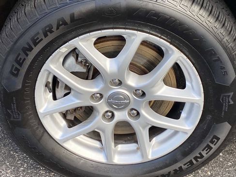 Used 2019 Chrysler Pacifica LX image 25