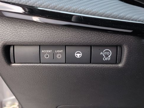 Used 2025 Nissan Kicks SR w/ Illumination Package FWD image 17
