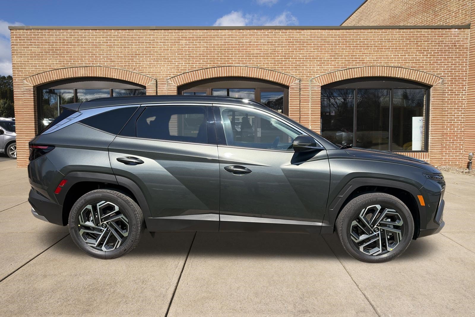 New 2026 Hyundai Tucson Limited AWD/4WD image 2