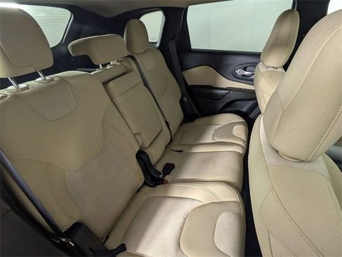 Used 2016 Jeep Cherokee Sport image 28