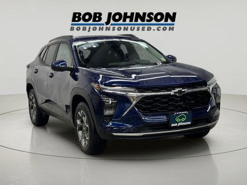 Certified 2024 Chevrolet Trax LT w/ Driver Confidence Package image 3