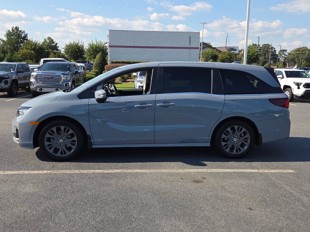 Used 2025 Honda Odyssey Touring image 4