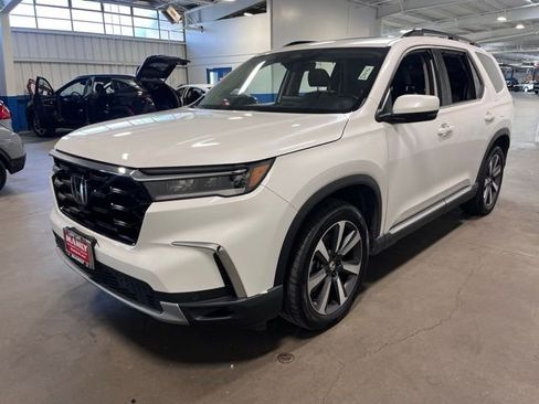 Used 2024 Honda Pilot Touring image 7