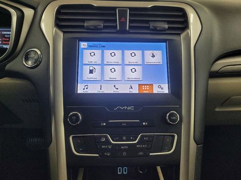 Used 2019 Ford Fusion SE FWD image 25