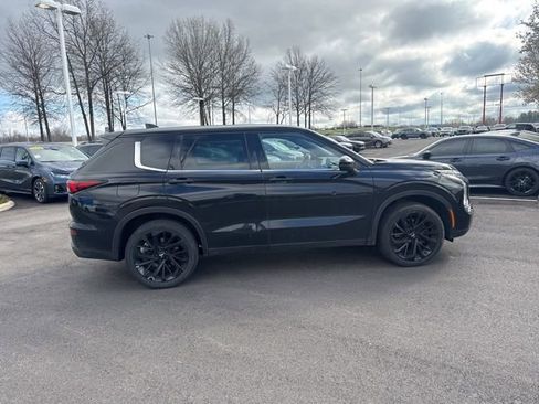 Used 2023 Mitsubishi Outlander SE image 11