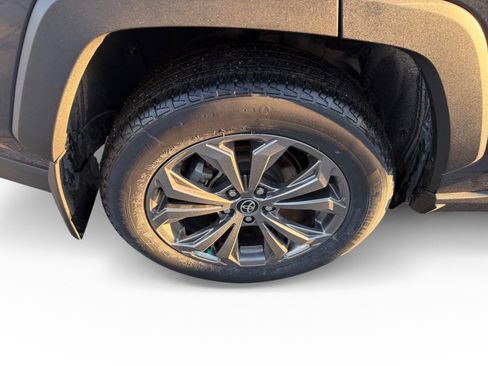 Used 2022 Toyota RAV4 XLE Premium image 16