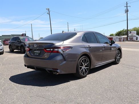 Used 2023 Toyota Camry SE FWD image 3