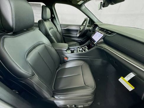 New 2025 Jeep Grand Cherokee L Limited image 29