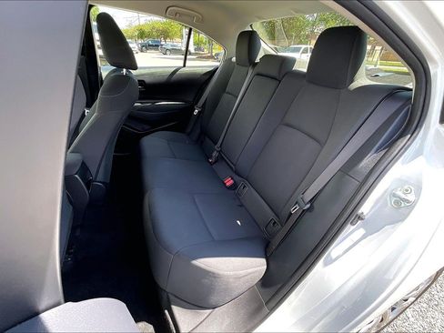 Used 2022 Toyota Corolla LE FWD image 29