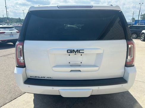 Used 2017 GMC Yukon XL SLT w/ Premium Edition AWD/4WD image 6