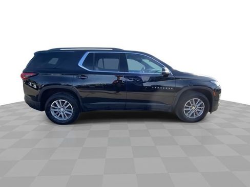 Used 2023 Chevrolet Traverse LT w/ LPO, Floor Liner Package FWD image 3