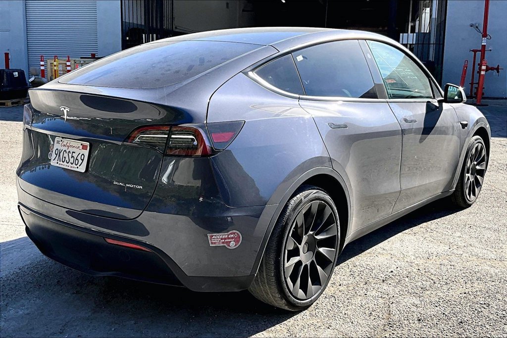 Used 2023 Tesla Model Y Long Range AWD/4WD image 4