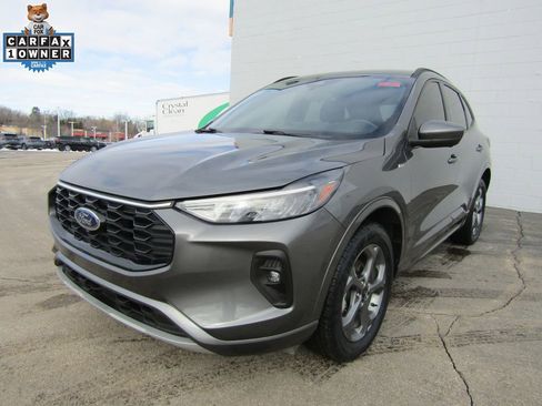 Used 2023 Ford Escape ST-Line Select w/ Tech Pack #2 AWD/4WD image 2