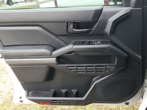 Used 2025 Toyota Tacoma SR5 image 29