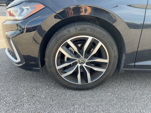 Used 2025 Volkswagen Jetta SE FWD image 6