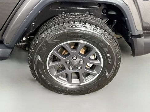 Used 2018 Jeep Wrangler Unlimited Sahara AWD/4WD image 32