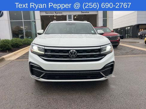 Certified 2022 Volkswagen Atlas Cross Sport SEL R-Line AWD/4WD image 2