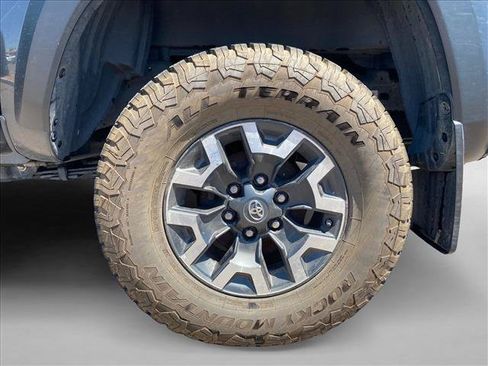 Used 2019 Toyota Tacoma TRD Off-Road AWD/4WD image 17