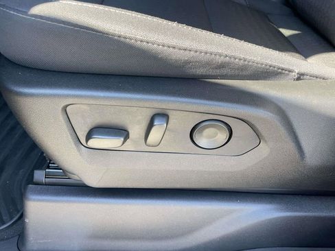 Used 2025 Chevrolet Silverado 1500 LT image 17