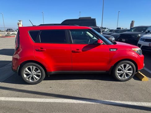 Used 2015 Kia Soul + FWD image 4