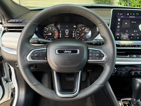 Used 2025 Jeep Compass Limited image 29