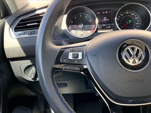Used 2021 Volkswagen Tiguan SE FWD image 24