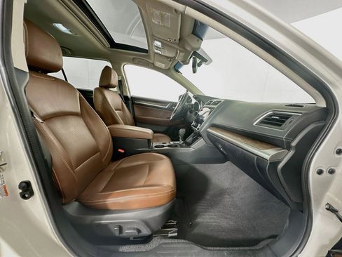 Used 2019 Subaru Outback 3.6R Touring w/ Popular Package #3A AWD/4WD image 32