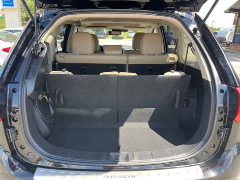 Used 2018 Mitsubishi Outlander SE image 13