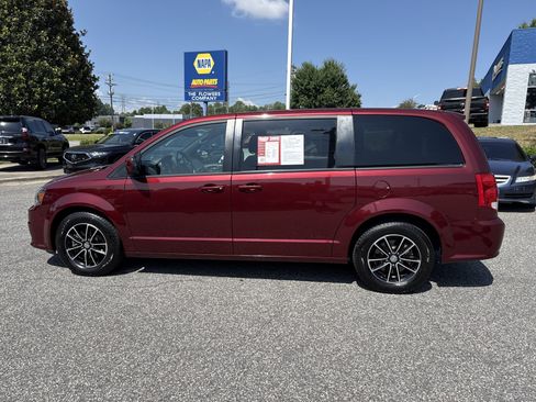 Used 2019 Dodge Grand Caravan SE FWD image 7