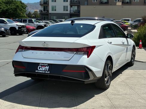 Certified 2024 Hyundai Elantra Limited FWD image 4