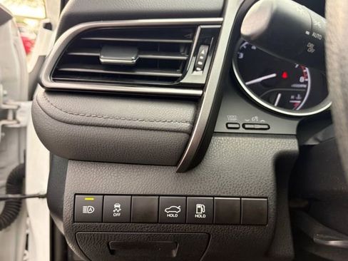 Used 2022 Toyota Camry LE image 5