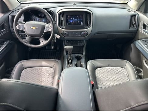 Used 2017 Chevrolet Colorado Z71 AWD/4WD image 8