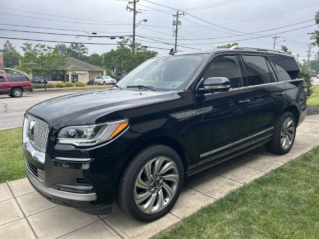 Used 2022 Lincoln Navigator Reserve AWD/4WD image 3