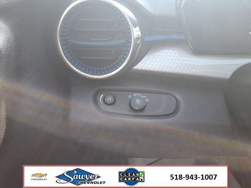 Used 2025 Chevrolet Trax LT w/ LT Convenience Package image 15