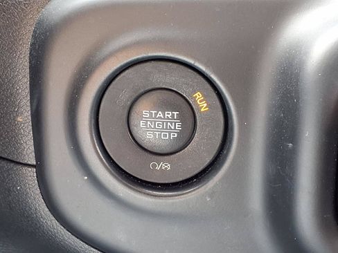 Used 2022 Jeep Wrangler Unlimited Sahara AWD/4WD image 16