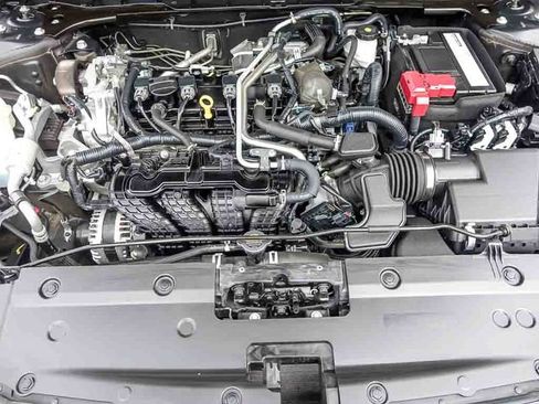 Used 2024 Nissan Altima 2.5 SV FWD image 9