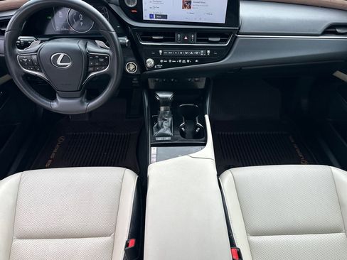 Certified 2023 Lexus ES 300h w/ Premium Package image 10