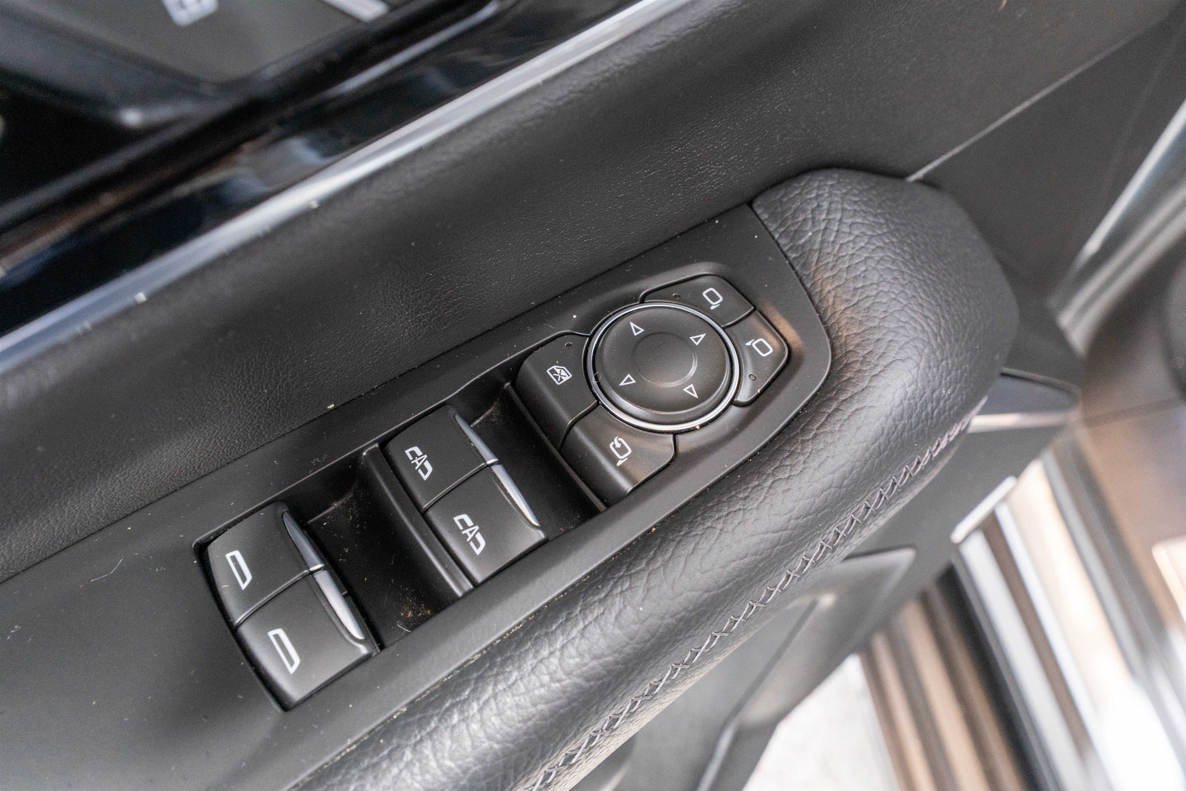Used 2025 GMC Yukon XL Denali AWD/4WD image 14