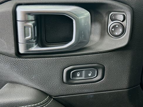 Used 2023 Jeep Wrangler Sahara w/ Cold Weather Group image 15