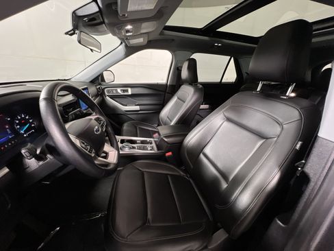 Used 2022 Ford Explorer XLT w/ Equipment Group 202A image 13
