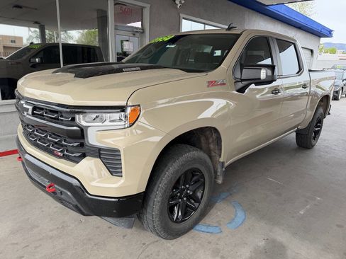 Used 2022 Chevrolet Silverado 1500 LT Trail Boss w/ Convenience Package II image 3