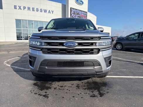 Used 2024 Ford Expedition Max XLT image 2