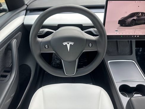 Used 2023 Tesla Model Y Long Range image 14