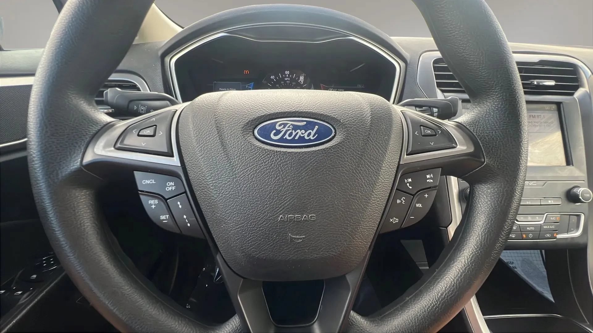 Used 2019 Ford Fusion SE FWD image 10